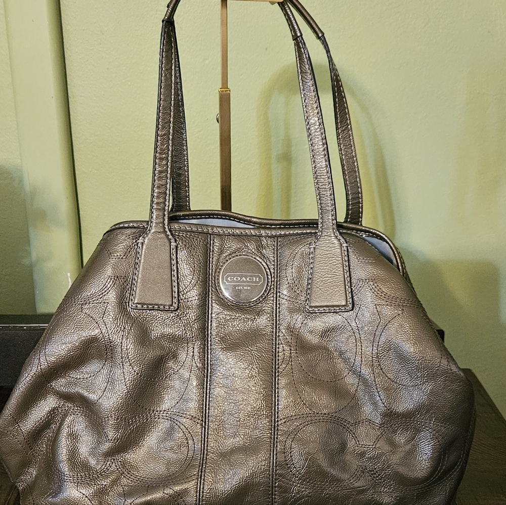 Coach Metallic Green Leather Shoulder bag Purse Kisslock